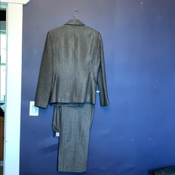 SWT studios suit - Picture 2 of 2